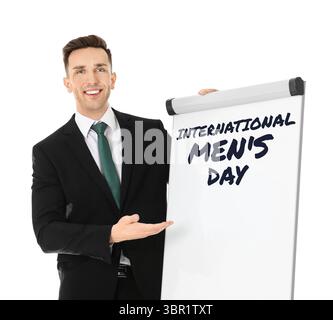 Internationale Karte für Herren. Glücklicher Mann, der vor weißem Hintergrund auf das Brett zeigt Stockfoto