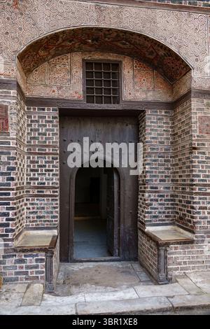 Das Amasyali-Haus und das Abu Shahin-Haus mit seiner Mühle in Rashid, bekannt als Rosetta, Nordküste Ägyptens. Stockfoto