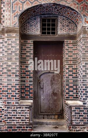Das Amasyali-Haus und das Abu Shahin-Haus mit seiner Mühle in Rashid, bekannt als Rosetta, Nordküste Ägyptens. Stockfoto