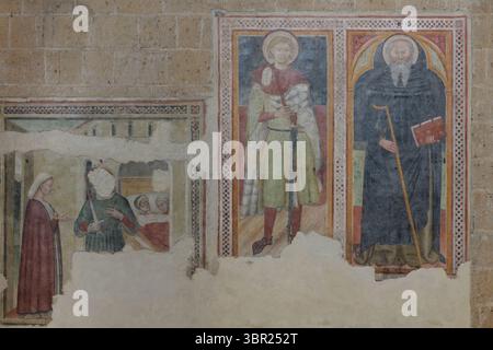 Fresken aus dem 15. Jahrhundert in der Kirche Sant'Andrea in Orvieto, Italien, die den Heiligen Julian nach dem Mord an seinen Eltern sowie die Heiligen Georg und Antonius A darstellen Stockfoto