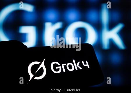 CHONGQING, CHINA - 10. JULI 2025 - ein Illustrationsfoto zeigt das Grok 4-Logo in Chongqing, China am 10. Juli 2025. Stockfoto