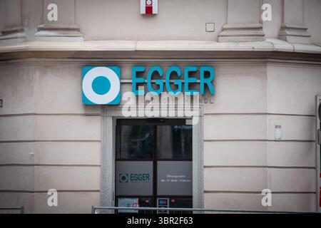 GRAZ, ÖSTERREICH - 17. DEZEMBER 2024: Egger Bandagist Heindl Storefront in Graz, Österreich. Es ist eine Kette und ein Händler für orthopädische Zulieferbetriebe. Stockfoto