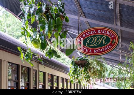 Kuranda, Queensland, Australien - Juli 2025: Kuranda Senic Railway Tea Rooms Schild, beliebte Touristenattraktion Rail Journey Stockfoto