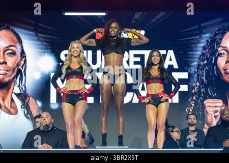 New York, USA. Juli 2025. Shurretta Metcalf besucht am 10. Juli 2025 das Wiegh-in im MSG Theater in New York vor Netflix's Katie Taylor gegen Amanda Serrano. Shurretta Metcalf Duell gegen Cherneko Johnson ist Teil der Vorkarte für das Hauptereignis. (Foto: Lev Radin/SIPA USA) Credit: SIPA USA/Alamy Live News Stockfoto