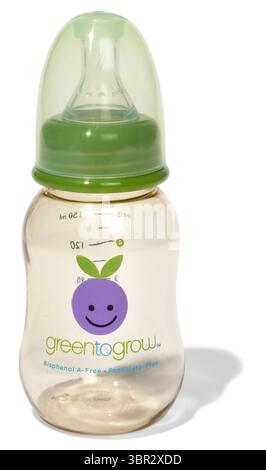 Babyflasche auf weißem Hintergrund Stockfoto