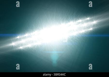 Abstrakte Kunst zeigt Starburst-Linsen-Lichtstrahlen, die über tiefen blaugrünen Farbverlaufshintergrund strömen Stockfoto