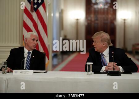 7. Juli 2020, Washington, District of Columbia, USA: US-Präsident Donald J. Trump spricht am 7. Juli 2020 mit US-Vizepräsident Mike Pence über die sichere Wiedereröffnung von Schulen im Weißen Haus in Washington (Foto: © Yuri Gripas/CNP via ZUMA Wire) Stockfoto