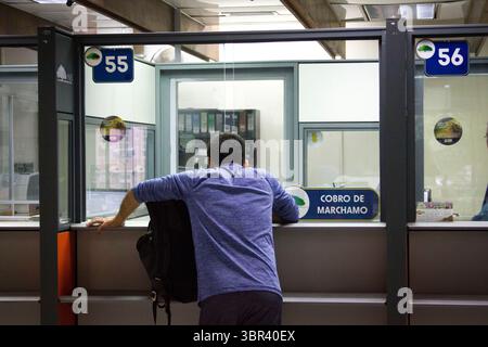 1. November 2016: 16. Januar, Edificio del Instituto Nacional de Seguros INS en San JosÃÂ, se hizo una visita al edificio para entrevistar a las personas que hoy iban a pagar el marchamo siendo hoy el primer dÃÂ­a de pago. Foto por: Natalia RodrÃÂ­guez (Foto: © Natalia Rodriguez/La Nacion Via ZUMA Press) Stockfoto