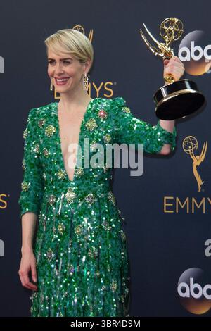 September 2016 – Los Angeles, Kalifornien, USA – Sarah Paulson posiert im Presseraum während der 68. Jährlichen Primetime Emmy Awards am 18. September 2016 im Microsoft Theater in Los Angeles, Kalifornien (Foto: © T. Lowe/ZUMA Wire) Stockfoto