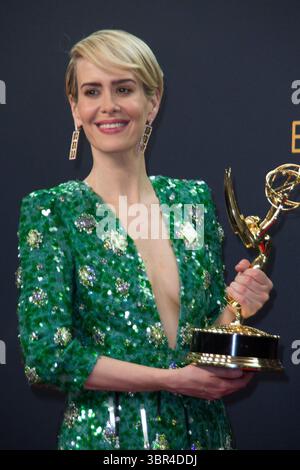 September 2016 – Los Angeles, Kalifornien, USA – Sarah Paulson posiert im Presseraum während der 68. Jährlichen Primetime Emmy Awards am 18. September 2016 im Microsoft Theater in Los Angeles, Kalifornien (Foto: © T. Lowe/ZUMA Wire) Stockfoto