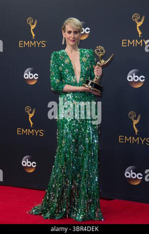 September 2016 – Los Angeles, Kalifornien, USA – Sarah Paulson posiert im Presseraum während der 68. Jährlichen Primetime Emmy Awards am 18. September 2016 im Microsoft Theater in Los Angeles, Kalifornien (Foto: © T. Lowe/ZUMA Wire) Stockfoto