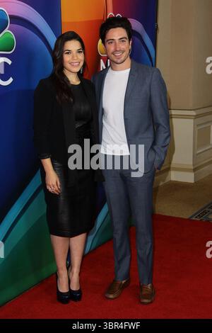 13. Januar 2016 - Pasadena, Kalifornien, USA - Amerika Ferrera, Ben Feldman nehmen am 13. Januar 2016 an der NBCUniversal Press Tour im Langham Hotel in Pasadena, Kalifornien Teil. (Kreditbild: © T. Lowe/ZUMA Wire) Stockfoto