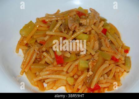 Pasta, das Gericht, das jeder schätzt, einfach, schnell und nahrhaft Stockfoto