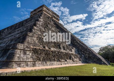 16. Januar 2019, Chichen Itza, Yucatan, Mexiko: El Castillo oder der Tempel des Kukulkan ist die größte Pyramide in den Ruinen der großen Maya-Stadt Chichen Itza, Yucatan, Mexiko. Die prähispanische Stadt Chichen-Itza gehört zum UNESCO-Weltkulturerbe. (Kreditbild: © Jon G. Fuller/VW Pics via ZUMA Wire) Stockfoto