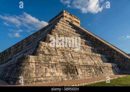 16. Januar 2019, Chichen Itza, Yucatan, Mexiko: El Castillo oder der Tempel des Kukulkan ist die größte Pyramide in den Ruinen der großen Maya-Stadt Chichen Itza, Yucatan, Mexiko. Die prähispanische Stadt Chichen-Itza gehört zum UNESCO-Weltkulturerbe. (Kreditbild: © Jon G. Fuller/VW Pics via ZUMA Wire) Stockfoto