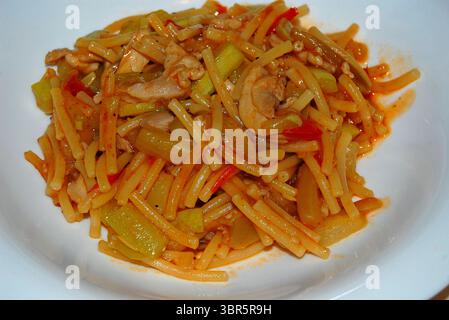 Im Mittelmeer werden Pasta auf unzählige Arten zubereitet. Außergewöhnlich Stockfoto