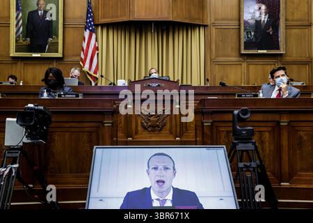 29. Juli 2020, Washington, District of Columbia, USA: Facebook-CEO MARK ZUCKERBERG spricht per Videokonferenz während einer Anhörung des Unterausschusses Kartellrecht, Handels- und Verwaltungsrecht, am Mittwoch auf Capitol Hill, über Online-Plattformen und Marktmacht. Untersuchung der Dominanz von Amazon, Facebook, Google und Apple.“ (Bild: © Graeme Jennings/Pool/CNP via ZUMA Wire) Stockfoto