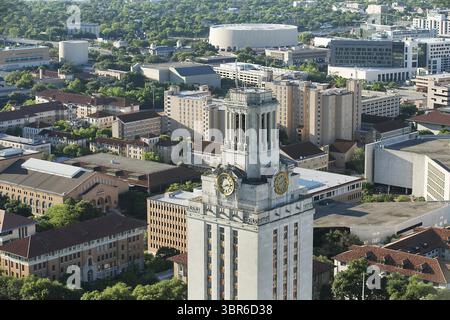 30. Juli 2020, Austin, TX, USA: Eine Luftaufnahme des Campus der University of Texas in Austin, Texas. FBI-Beamte werden untersuchen, ob chinesische Beamte versucht haben, illegal Forschung über das Coronavirus von amerikanischen Universitäten zu beschaffen. (Kreditbild: © TNS via ZUMA Wire) Stockfoto