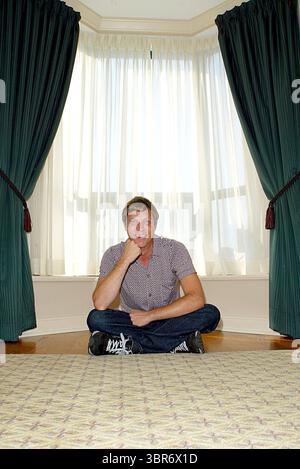 9. SEPTEMBER 2002 - TORONTO, KANADA - FAR FROM HEAVEN SHOOT.AT THE TORONTO INTERNATIONAL FILM FESTIVAL.DIRECTOR TODD HAYNES. FITZROY BARRETT / 9-9-2002 K26026FB (D) (Abbildung: © Fitzroy Berrett/ZUMA Wire) Stockfoto