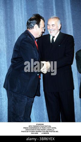 JANUAR 2011 - STARDOM. 25. TORONTO FILM FESTIVAL. PRESSEKONFERENZ IM PARK HYATT HOTEL. DAN AYKROYD UND FRANK LANGELLA. FITZROY BARRETT/9-8-2000 K19683FB (Abbildung: © Fitzroy Berrett/ZUMA Wire) Stockfoto