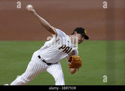 5. August 2020, San Diego, CA, USA: Der Pitcher der San Diego Padres Garrett Richards wirft am Mittwoch, 5. August 2020, im Petco Park in San Diego gegen die Los Angeles Dodgers. Die Dodgers siegten mit 7:6. (Kreditbild: © TNS via ZUMA Wire) Stockfoto