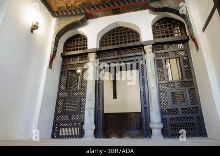 Das Amasyali-Haus und das Abu Shahin-Haus mit seiner Mühle in Rashid, bekannt als Rosetta, Nordküste Ägyptens. Stockfoto
