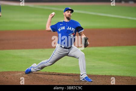 6. August 2020: Toronto Blue Jays Pitcher A.J. Cole liefert ein Spielfeld während des siebten Inning eines MLB-Spiels gegen die Atlanta Braves im Truist Park in Atlanta, GA. Austin McAfee/CSM(Kreditbild: &Copy; Austin McAfee/CSM via ZUMA Wire) Stockfoto