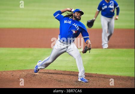 6. August 2020: Der Toronto Blue Jays Pitcher Rafael Dolis liefert im siebten Inning eines MLB-Spiels gegen die Atlanta Braves im Truist Park in Atlanta, GA, ein Spielfeld. Austin McAfee/CSM(Kreditbild: &Copy; Austin McAfee/CSM via ZUMA Wire) Stockfoto