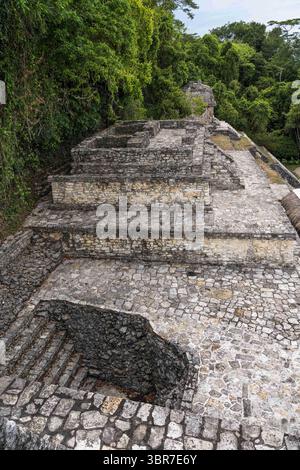 30. Juli 2018, Palenque, Chiapas, Mexiko: Die Spitze des Tempels der Roten Königin, oder Tempel XIII, in den Ruinen der Maya-Stadt Palenque, Palenque-Nationalpark, Chiapas, Mexiko. Ein UNESCO-Weltkulturerbe. (Kreditbild: © Jon G. Fuller, Jr/VW Bilder via ZUMA Wire) Stockfoto