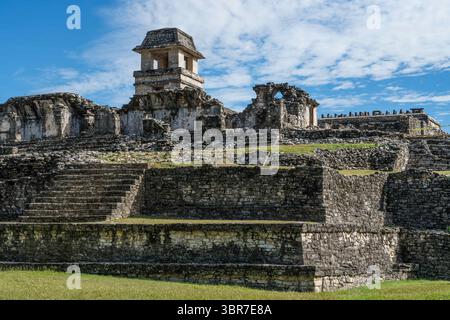30. Juli 2018, Palenque, Chiapas, Mexiko: Der Palast mit seinem Turm in den Ruinen der Maya-Stadt Palenque, Nationalpark Palenque, Chiapas, Mexiko. Ein UNESCO-Weltkulturerbe. (Kreditbild: © Jon G. Fuller, Jr/VW Bilder via ZUMA Wire) Stockfoto