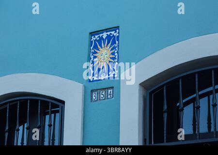 6. Februar 2017, Old San Juan, Puerto Rico, Vereinigte Staaten: Keramikfliesen sonnen sich auf einem bunt bemalten Haus in der historischen Kolonialstadt Old San Juan, Puerto Rico. (Kreditbild: © Jon G. Fuller, Jr/VW Bilder via ZUMA Wire) Stockfoto