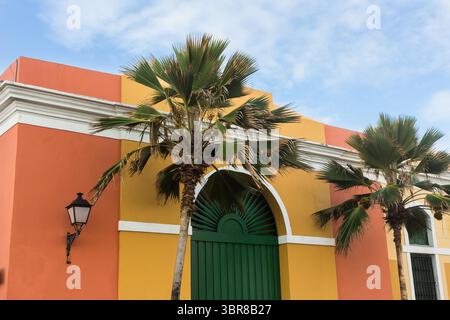 6. Februar 2017, Old San Juan, Puerto Rico, Vereinigte Staaten: Bunt bemalte Häuser in der historischen Kolonialstadt Old San Juan, Puerto Rico. (Kreditbild: © Jon G. Fuller, Jr/VW Bilder via ZUMA Wire) Stockfoto