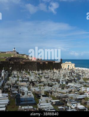 6. Februar 2017: Der Friedhof von Maria Magdalena de Pazzis am Meer, außerhalb der Stadtmauer von Old San Juan, Puerto Rico und in der Nähe des Castillo San Felipe del Morro. (Kreditbild: © Jon G. Fuller, Jr/VW Bilder via ZUMA Wire) Stockfoto