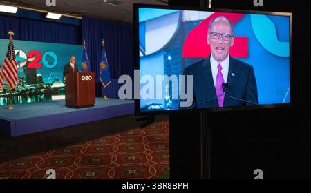 20. August 2020, Milwaukee, Wisconsin, USA: TOM PEREZ, Vorsitzender des Demokratischen Nationalkomitees, spricht während der Demokratischen Nationalversammlung im Wisconsin Center. (Kreditbild: © Mark Hoffman/Milwaukee Journal/POOL via ZUMA Wire) Stockfoto