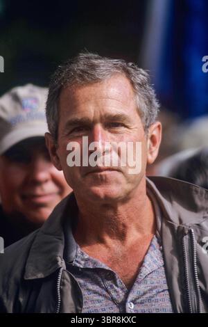 George W Bush beim Ryder Cup 1999, Brookline, Boston, USA, 24.-26. September, 1999, USA George Bush Junior, Gouverneur von Texas ehemaliger Präsident der Vereinigten Staaten von Amerika Portrait Face Happy and Lächeln Close up George Walker Bush, geboren am 6. Juli 1946, US-amerikanischer Politiker und Geschäftsmann, der von 2001 bis 2009 43. Präsident der Vereinigten Staaten war Er Gouverneur von Texas (1995–2000) Picture Credit: Mark Newcombe / visionsgolf.com Stockfoto