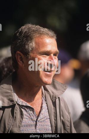 George W Bush beim Ryder Cup 1999, Brookline, Boston, USA, 24.-26. September, 1999, USA George Bush Junior, Gouverneur von Texas ehemaliger Präsident der Vereinigten Staaten von Amerika Portrait Face Happy and Lächeln Close up George Walker Bush, geboren am 6. Juli 1946, US-amerikanischer Politiker und Geschäftsmann, der von 2001 bis 2009 43. Präsident der Vereinigten Staaten war Er Gouverneur von Texas (1995–2000) Picture Credit: Mark Newcombe / visionsgolf.com Stockfoto