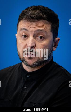 Rom, Italien. Juli 2025. Der ukrainische Präsident Wolodymyr Zelensky spricht auf einer Pressekonferenz auf der Ukrainischen Wiederaufbaukonferenz 2025 (URC 2025) im Roma-Kongresszentrum „La Nuvola“. (Foto: Stefano Costantino/SOPA Images/SIPA USA) Credit: SIPA USA/Alamy Live News Stockfoto