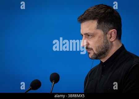 Rom, Italien. Juli 2025. Der ukrainische Präsident Wolodymyr Zelensky spricht auf einer Pressekonferenz auf der Ukrainischen Wiederaufbaukonferenz 2025 (URC 2025) im Roma-Kongresszentrum „La Nuvola“. (Foto: Stefano Costantino/SOPA Images/SIPA USA) Credit: SIPA USA/Alamy Live News Stockfoto