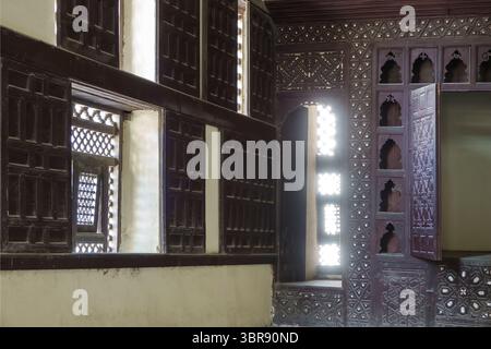 Das Amasyali-Haus und das Abu Shahin-Haus mit seiner Mühle in Rashid, bekannt als Rosetta, Nordküste Ägyptens. Stockfoto