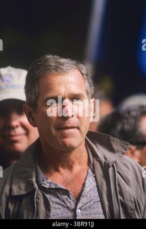 George W Bush beim Ryder Cup 1999, Brookline, Boston, USA, 24.-26. September, 1999, USA George Bush Junior, Gouverneur von Texas ehemaliger Präsident der Vereinigten Staaten von Amerika Portrait Face Happy and Lächeln Close up George Walker Bush, geboren am 6. Juli 1946, US-amerikanischer Politiker und Geschäftsmann, der von 2001 bis 2009 43. Präsident der Vereinigten Staaten war Er Gouverneur von Texas (1995–2000) Picture Credit: Mark Newcombe / visionsgolf.com Stockfoto
