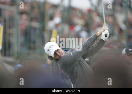 Rory McIlroy am 12. Abschlag am ersten Tag der Open Championship 2010, St Andrews GC, Schottland, Foto: Mark Newcombe / www.visionsingolf.com die Open Championship 2010 fand vom 15. Juli bis 18. Juli auf dem Old Course in St Andrews, Schottland, statt. Dieses Turnier feierte den 150. Jahrestag der Open und war das 28. Mal, dass es in St Andrews, der Heimat des Golfs, ausgetragen wurde Stockfoto