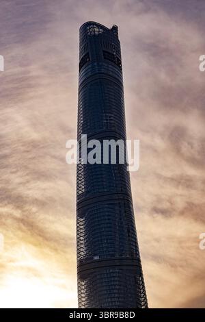 Shanghai, China - 29. April 2025. Der Shanghai Tower ist ein 128-stöckiger, 632 Meter hoher Megatall-Wolkenkratzer in Lujiazui, Pudong, Shanghai. Stockfoto