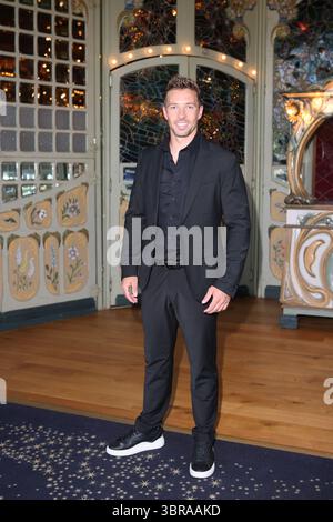 Rost, Deutschland. Juli 2025. Aaron Keller nimmt an einer Gala zum 50-jährigen Bestehen des Europa-Parks Teil. Der Park in Südbaden wurde am 12. Juli 1975 eröffnet. Quelle: Philipp von Ditfurth/dpa/Alamy Live News Stockfoto