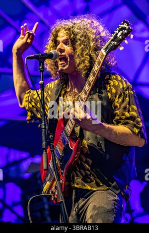 Mailand Italien. juli 2025. Die australische Band WOLFMOTHER tritt live auf der Bühne in der Villa Casati Stampa während des „Comfort Festival 2025“ auf. Stockfoto