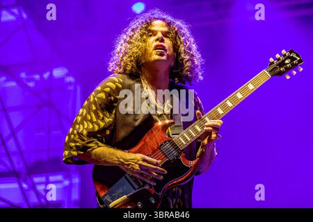 Mailand Italien. juli 2025. Die australische Band WOLFMOTHER tritt live auf der Bühne in der Villa Casati Stampa während des „Comfort Festival 2025“ auf. Stockfoto
