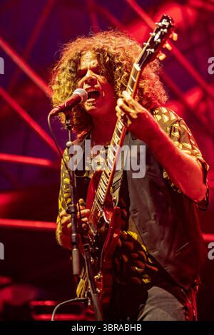 Mailand Italien. juli 2025. Die australische Band WOLFMOTHER tritt live auf der Bühne in der Villa Casati Stampa während des „Comfort Festival 2025“ auf. Stockfoto