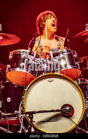 Mailand Italien. juli 2025. Die australische Band WOLFMOTHER tritt live auf der Bühne in der Villa Casati Stampa während des „Comfort Festival 2025“ auf. Stockfoto