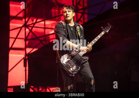 Mailand Italien. juli 2025. Die australische Band WOLFMOTHER tritt live auf der Bühne in der Villa Casati Stampa während des „Comfort Festival 2025“ auf. Stockfoto