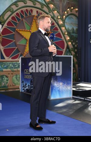 Rost, Deutschland. Juli 2025. Moderator Steven Gätjen vor der Europa-Park-Gala zum 50-jährigen Jubiläum. Der Park in Südbaden wurde am 12. Juli 1975 eröffnet. Quelle: Philipp von Ditfurth/dpa/Alamy Live News Stockfoto