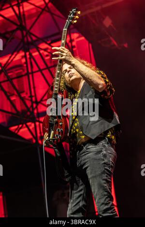 Mailand Italien. juli 2025. Die australische Band WOLFMOTHER tritt live auf der Bühne in der Villa Casati Stampa während des „Comfort Festival 2025“ auf. Stockfoto